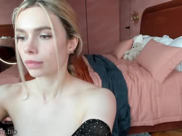 See _hidden_gem_ online Now @ gushy.cam
