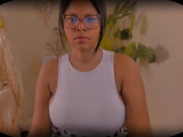 See Bellablakes18 online Now @ gushy.cam