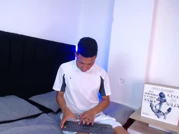 See Dominictwink online Now @ gushy.cam