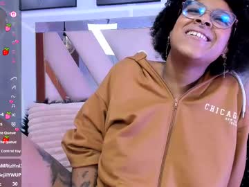 See Elit_noa online Now @ gushy.cam