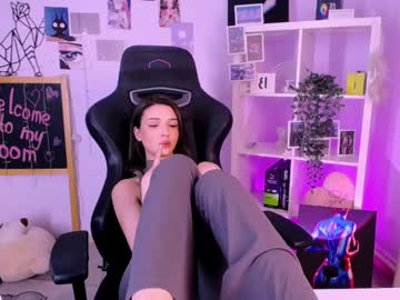See Emmakeam_ online Now @ gushy.cam