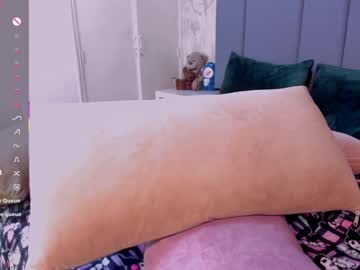 See Julianamiller online Now @ gushy.cam