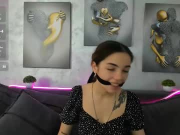 See Lunalynxx online Now @ gushy.cam