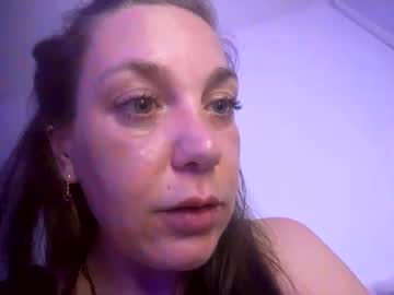 See Melli23 online Now @ gushy.cam
