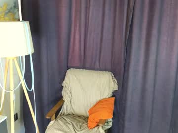 See Petulagambee online Now @ gushy.cam