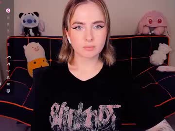 See Shyfoxxxy online Now @ gushy.cam